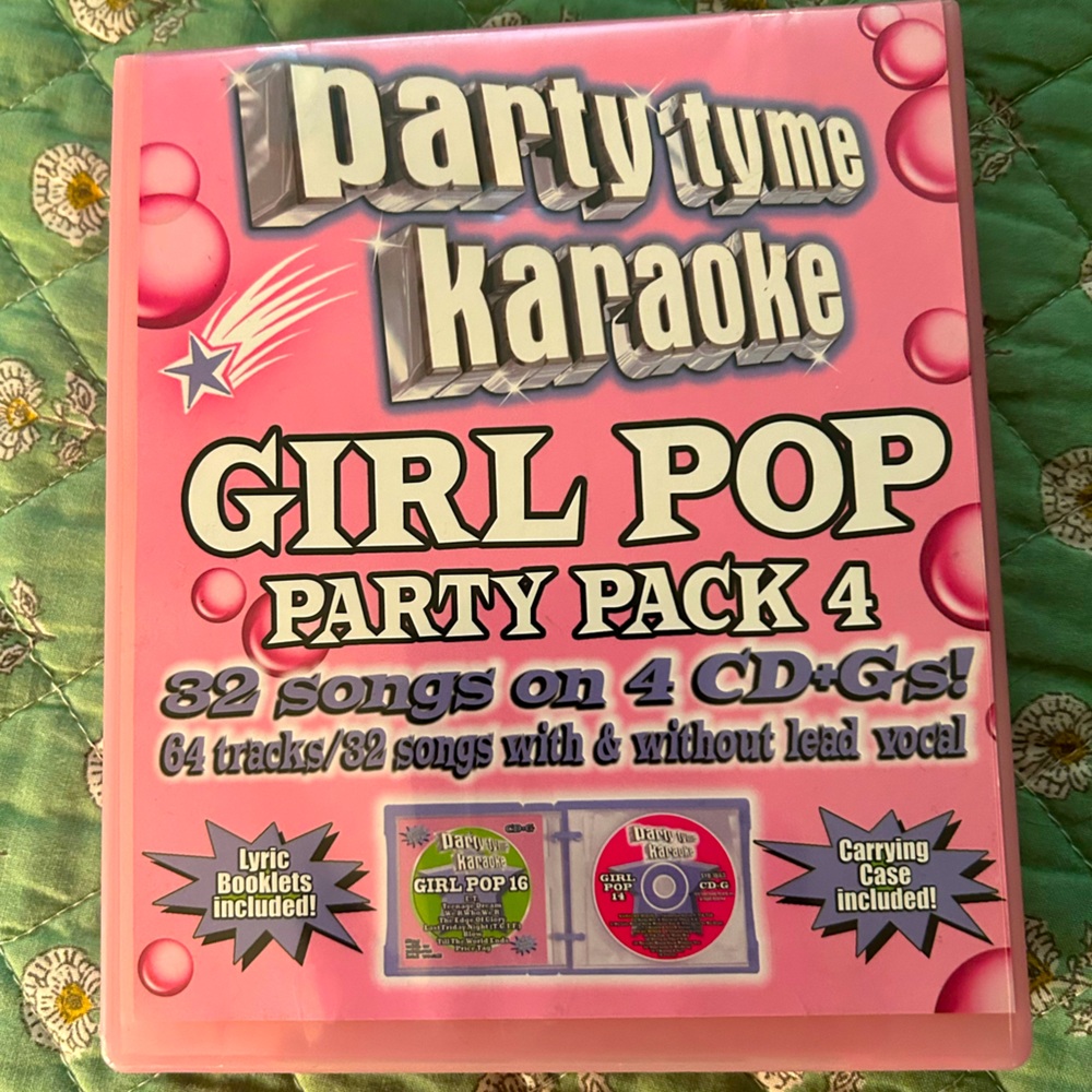 64 Song Karaoke Set + Lyric Books + Carrying Case NIP
